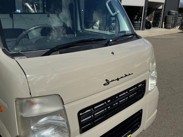 キャリイトラック KC 4WD 5MT エアコン パワステ MACカスタム2トン オーディオパック装備 カスタム14インチ鉄チン 新品LEDライト シートカバー レトロエンブレムカッティング グリル塗分け 車内クリーニング(7枚目)