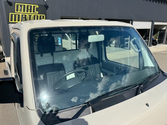 キャリイトラック KC 4WD 5MT エアコン パワステ MACカスタム2トン オーディオパック装備 カスタム14インチ鉄チン 新品LEDライト シートカバー レトロエンブレムカッティング グリル塗分け 車内クリーニング(8枚目)