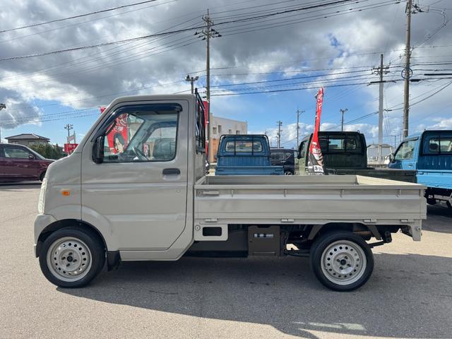 キャリイトラック KC 4WD 5MT エアコン パワステ MACカスタム2トン オーディオパック装備 カスタム14インチ鉄チン 新品LEDライト シートカバー レトロエンブレムカッティング グリル塗分け 車内クリーニング(15枚目)