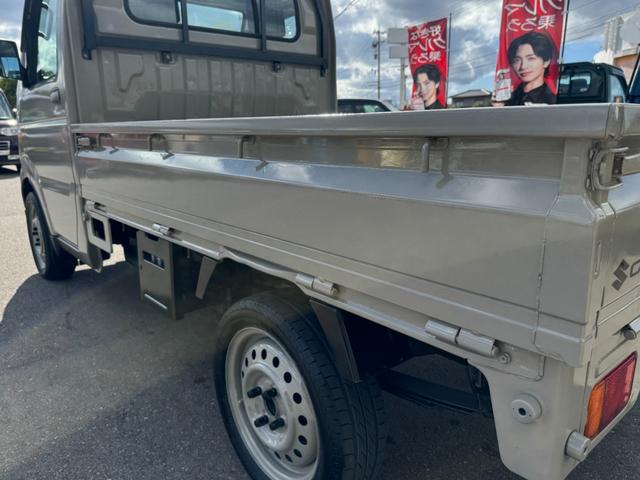 キャリイトラック KC 4WD 5MT エアコン パワステ MACカスタム2トン オーディオパック装備 カスタム14インチ鉄チン 新品LEDライト シートカバー レトロエンブレムカッティング グリル塗分け 車内クリーニング(17枚目)