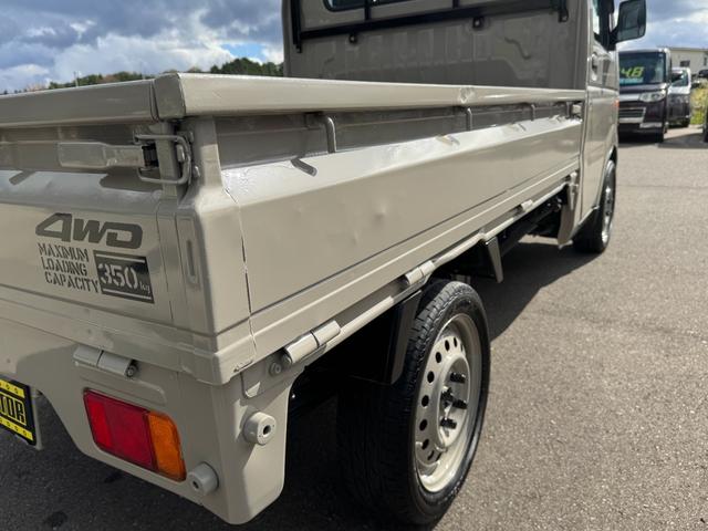 キャリイトラック KC 4WD 5MT エアコン パワステ MACカスタム2トン オーディオパック装備 カスタム14インチ鉄チン 新品LEDライト シートカバー レトロエンブレムカッティング グリル塗分け 車内クリーニング(22枚目)