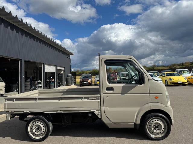 キャリイトラック KC 4WD 5MT エアコン パワステ MACカスタム2トン オーディオパック装備 カスタム14インチ鉄チン 新品LEDライト シートカバー レトロエンブレムカッティング グリル塗分け 車内クリーニング(23枚目)