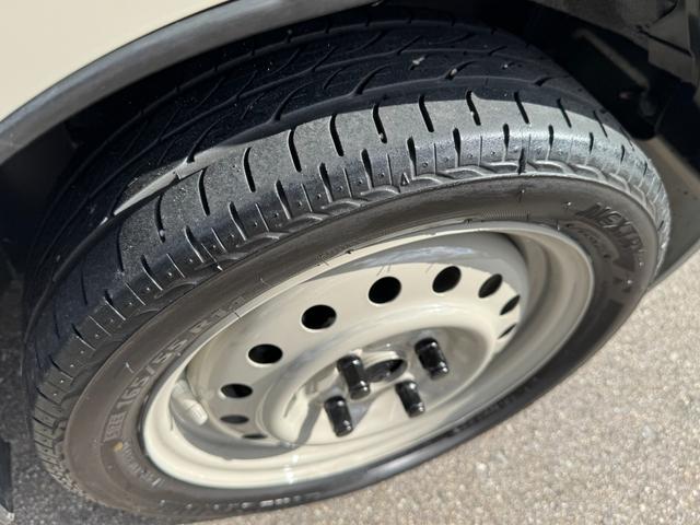 キャリイトラック KC 4WD 5MT エアコン パワステ MACカスタム2トン オーディオパック装備 カスタム14インチ鉄チン 新品LEDライト シートカバー レトロエンブレムカッティング グリル塗分け 車内クリーニング(25枚目)