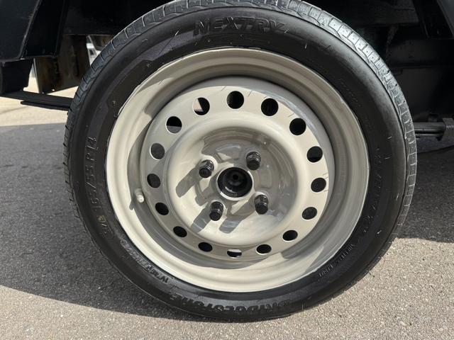 キャリイトラック KC 4WD 5MT エアコン パワステ MACカスタム2トン オーディオパック装備 カスタム14インチ鉄チン 新品LEDライト シートカバー レトロエンブレムカッティング グリル塗分け 車内クリーニング(26枚目)