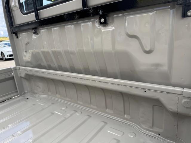 キャリイトラック KC 4WD 5MT エアコン パワステ MACカスタム2トン オーディオパック装備 カスタム14インチ鉄チン 新品LEDライト シートカバー レトロエンブレムカッティング グリル塗分け 車内クリーニング(34枚目)