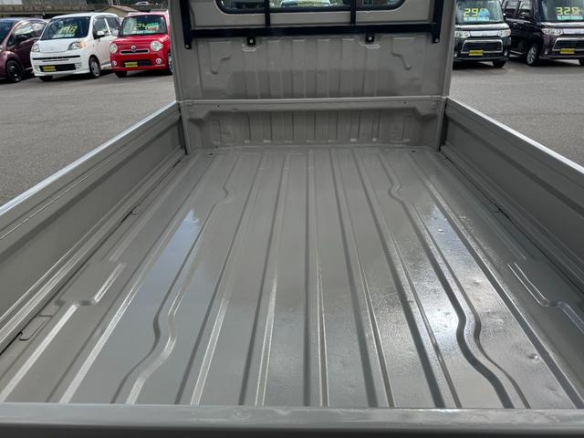 キャリイトラック KC 4WD 5MT エアコン パワステ MACカスタム2トン オーディオパック装備 カスタム14インチ鉄チン 新品LEDライト シートカバー レトロエンブレムカッティング グリル塗分け 車内クリーニング(35枚目)