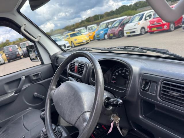 キャリイトラック KC 4WD 5MT エアコン パワステ MACカスタム2トン オーディオパック装備 カスタム14インチ鉄チン 新品LEDライト シートカバー レトロエンブレムカッティング グリル塗分け 車内クリーニング(40枚目)