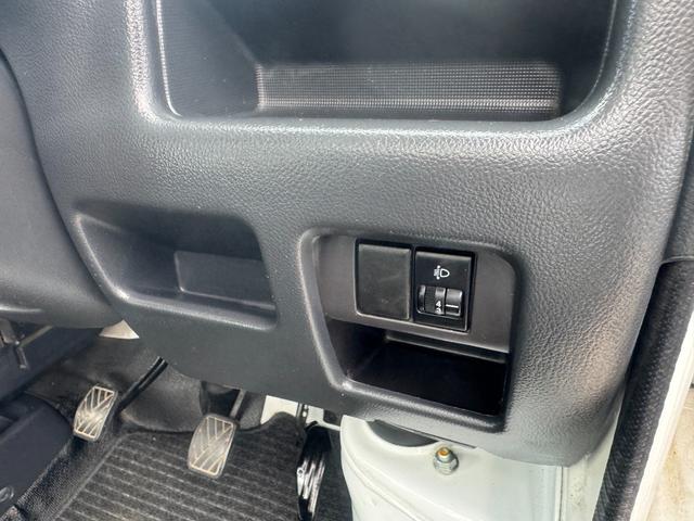 キャリイトラック KC 4WD 5MT エアコン パワステ MACカスタム2トン オーディオパック装備 カスタム14インチ鉄チン 新品LEDライト シートカバー レトロエンブレムカッティング グリル塗分け 車内クリーニング(41枚目)