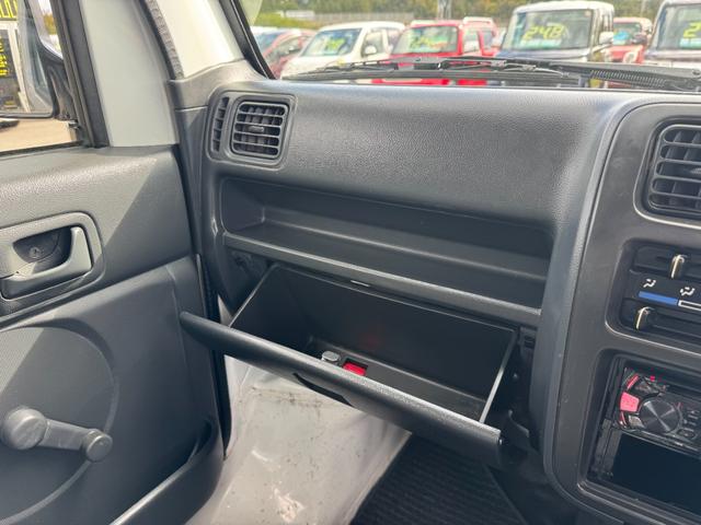 キャリイトラック KC 4WD 5MT エアコン パワステ MACカスタム2トン オーディオパック装備 カスタム14インチ鉄チン 新品LEDライト シートカバー レトロエンブレムカッティング グリル塗分け 車内クリーニング(45枚目)