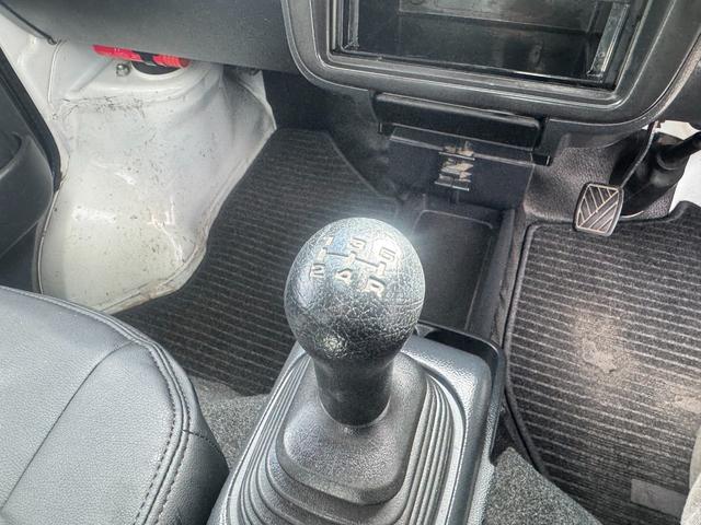 キャリイトラック KC 4WD 5MT エアコン パワステ MACカスタム2トン オーディオパック装備 カスタム14インチ鉄チン 新品LEDライト シートカバー レトロエンブレムカッティング グリル塗分け 車内クリーニング(46枚目)