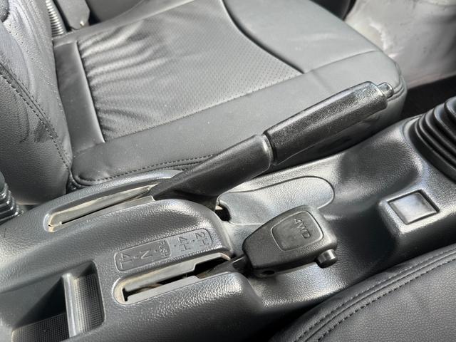 キャリイトラック KC 4WD 5MT エアコン パワステ MACカスタム2トン オーディオパック装備 カスタム14インチ鉄チン 新品LEDライト シートカバー レトロエンブレムカッティング グリル塗分け 車内クリーニング(47枚目)