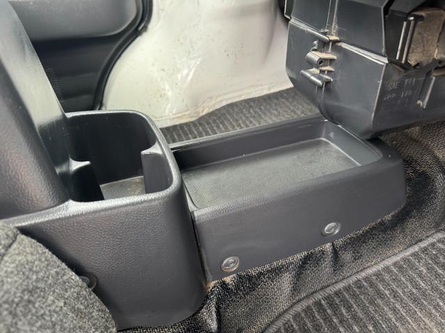 キャリイトラック KC 4WD 5MT エアコン パワステ MACカスタム2トン オーディオパック装備 カスタム14インチ鉄チン 新品LEDライト シートカバー レトロエンブレムカッティング グリル塗分け 車内クリーニング(48枚目)