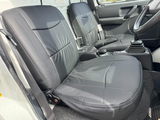 キャリイトラック KC 4WD 5MT エアコン パワステ MACカスタム2トン オーディオパック装備 カスタム14インチ鉄チン 新品LEDライト シートカバー レトロエンブレムカッティング グリル塗分け 車内クリーニング(49枚目)