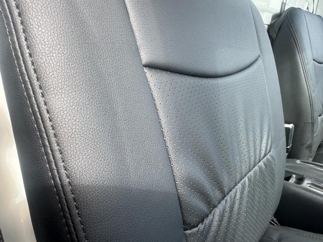 キャリイトラック KC 4WD 5MT エアコン パワステ MACカスタム2トン オーディオパック装備 カスタム14インチ鉄チン 新品LEDライト シートカバー レトロエンブレムカッティング グリル塗分け 車内クリーニング(52枚目)