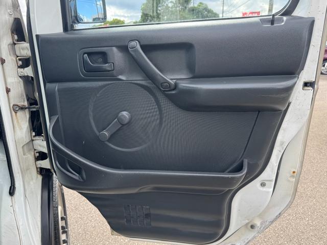 キャリイトラック KC 4WD 5MT エアコン パワステ MACカスタム2トン オーディオパック装備 カスタム14インチ鉄チン 新品LEDライト シートカバー レトロエンブレムカッティング グリル塗分け 車内クリーニング(53枚目)