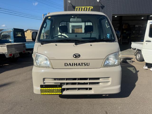 ４ＷＤ　エアコン　パワステ　５ＭＴ　ＭＡＣカスタム２トンカラー　新品ＬＥＤライト　シートカバー　ＥＴＣ　カスタム１４ＡＷ　オリジナルエンブレム　Ｆバンパー同色　車内オゾン除菌クリーニング