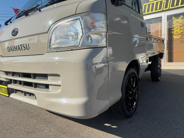 ４ＷＤ　エアコン　パワステ　５ＭＴ　ＭＡＣカスタム２トンカラー　新品ＬＥＤライト　シートカバー　ＥＴＣ　カスタム１４ＡＷ　オリジナルエンブレム　Ｆバンパー同色　車内オゾン除菌クリーニング