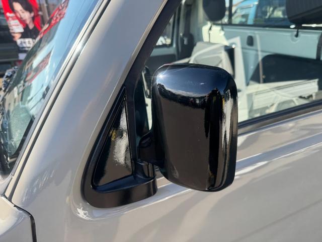 ４ＷＤ　エアコン　パワステ　５ＭＴ　ＭＡＣカスタム２トンカラー　新品ＬＥＤライト　シートカバー　ＥＴＣ　カスタム１４ＡＷ　オリジナルエンブレム　Ｆバンパー同色　車内オゾン除菌クリーニング