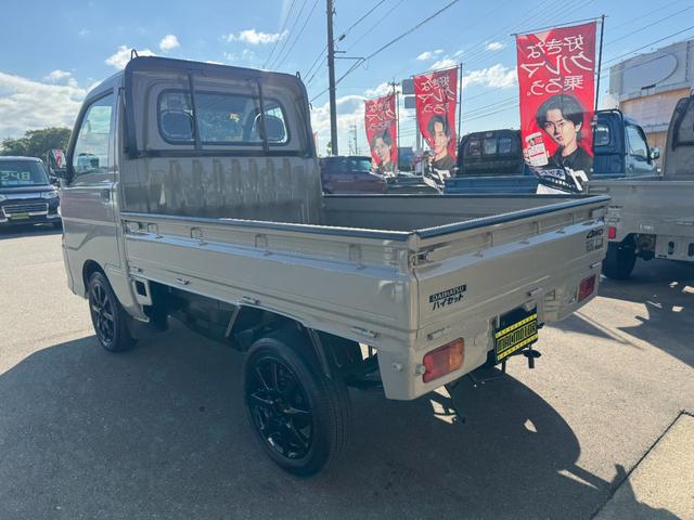 ４ＷＤ　エアコン　パワステ　５ＭＴ　ＭＡＣカスタム２トンカラー　新品ＬＥＤライト　シートカバー　ＥＴＣ　カスタム１４ＡＷ　オリジナルエンブレム　Ｆバンパー同色　車内オゾン除菌クリーニング