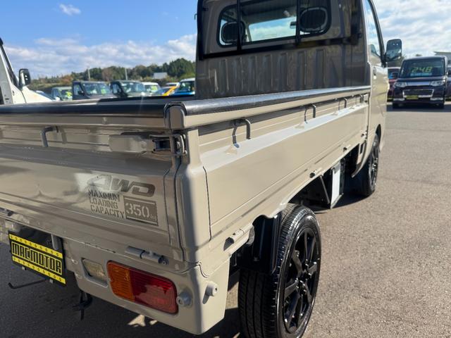 ４ＷＤ　エアコン　パワステ　５ＭＴ　ＭＡＣカスタム２トンカラー　新品ＬＥＤライト　シートカバー　ＥＴＣ　カスタム１４ＡＷ　オリジナルエンブレム　Ｆバンパー同色　車内オゾン除菌クリーニング