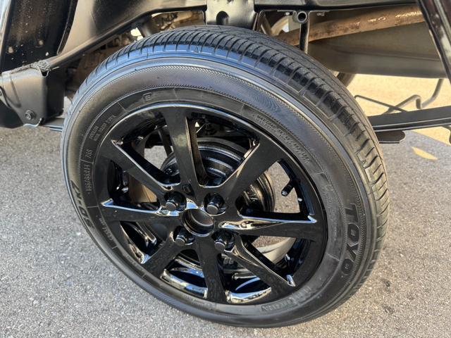 ４ＷＤ　エアコン　パワステ　５ＭＴ　ＭＡＣカスタム２トンカラー　新品ＬＥＤライト　シートカバー　ＥＴＣ　カスタム１４ＡＷ　オリジナルエンブレム　Ｆバンパー同色　車内オゾン除菌クリーニング