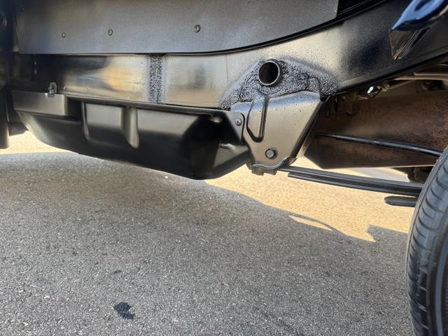 ４ＷＤ　エアコン　パワステ　５ＭＴ　ＭＡＣカスタム２トンカラー　新品ＬＥＤライト　シートカバー　ＥＴＣ　カスタム１４ＡＷ　オリジナルエンブレム　Ｆバンパー同色　車内オゾン除菌クリーニング