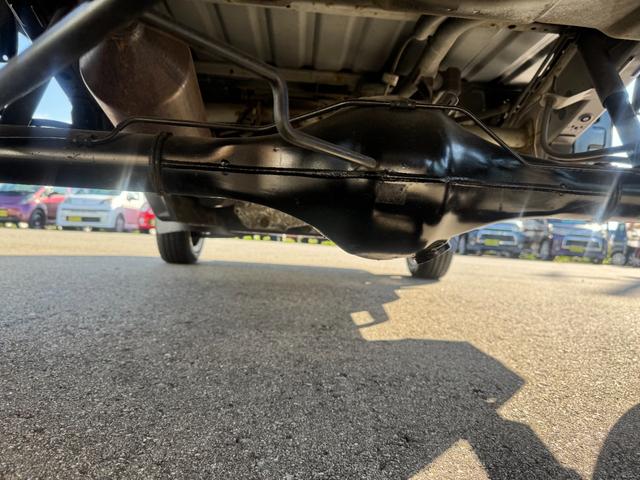 ４ＷＤ　エアコン　パワステ　５ＭＴ　ＭＡＣカスタム２トンカラー　新品ＬＥＤライト　シートカバー　ＥＴＣ　カスタム１４ＡＷ　オリジナルエンブレム　Ｆバンパー同色　車内オゾン除菌クリーニング