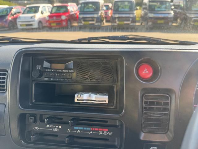 ４ＷＤ　エアコン　パワステ　５ＭＴ　ＭＡＣカスタム２トンカラー　新品ＬＥＤライト　シートカバー　ＥＴＣ　カスタム１４ＡＷ　オリジナルエンブレム　Ｆバンパー同色　車内オゾン除菌クリーニング