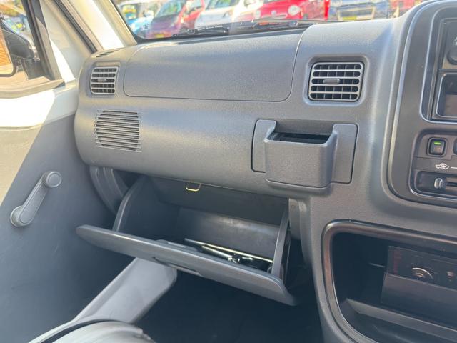 ４ＷＤ　エアコン　パワステ　５ＭＴ　ＭＡＣカスタム２トンカラー　新品ＬＥＤライト　シートカバー　ＥＴＣ　カスタム１４ＡＷ　オリジナルエンブレム　Ｆバンパー同色　車内オゾン除菌クリーニング