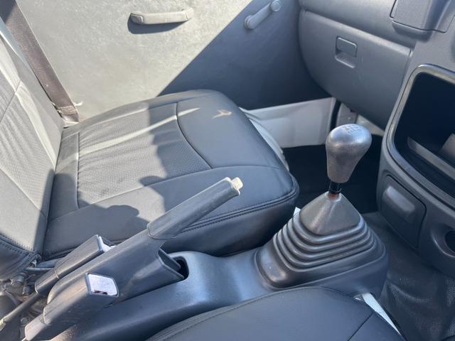 ４ＷＤ　エアコン　パワステ　５ＭＴ　ＭＡＣカスタム２トンカラー　新品ＬＥＤライト　シートカバー　ＥＴＣ　カスタム１４ＡＷ　オリジナルエンブレム　Ｆバンパー同色　車内オゾン除菌クリーニング