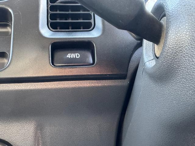 ４ＷＤ　エアコン　パワステ　５ＭＴ　ＭＡＣカスタム２トンカラー　新品ＬＥＤライト　シートカバー　ＥＴＣ　カスタム１４ＡＷ　オリジナルエンブレム　Ｆバンパー同色　車内オゾン除菌クリーニング