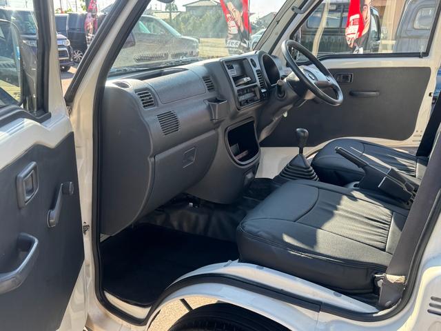 ４ＷＤ　エアコン　パワステ　５ＭＴ　ＭＡＣカスタム２トンカラー　新品ＬＥＤライト　シートカバー　ＥＴＣ　カスタム１４ＡＷ　オリジナルエンブレム　Ｆバンパー同色　車内オゾン除菌クリーニング