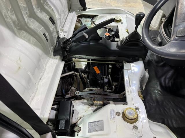 ４ＷＤ　エアコン　パワステ　５ＭＴ　ＭＡＣカスタム２トンカラー　新品ＬＥＤライト　シートカバー　ＥＴＣ　カスタム１４ＡＷ　オリジナルエンブレム　Ｆバンパー同色　車内オゾン除菌クリーニング