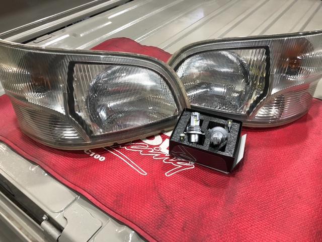 ４ＷＤ　エアコン　パワステ　５ＭＴ　ＭＡＣカスタム２トンカラー　新品ＬＥＤライト　シートカバー　ＥＴＣ　カスタム１４ＡＷ　オリジナルエンブレム　Ｆバンパー同色　車内オゾン除菌クリーニング