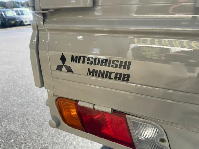 ミニキャブトラック Ｖタイプ　４ＷＤ　５ＭＴ　エアコン　パワステ　ＭＡＣカスタムプレミアム２トンカラー　社外１３ＡＷ　新品シートカバー　ＬＥＤヘッドライト　オリジナルエンブレム　車内オゾン除菌クリーニング（23枚目）