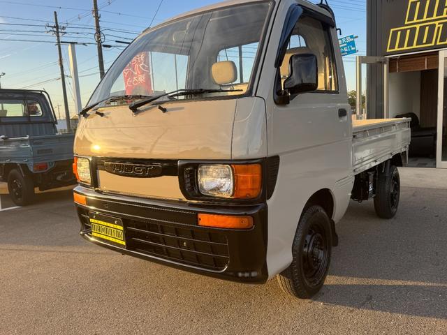 ハイゼットトラック 天晴 4WD HiLOW切替 5MT MACカスタム2トンカラー ベージュグレー バイザーミラー鉄チンブラック オリジナルエンブレム 車内抗菌オゾン除菌クリーニング(4枚目)