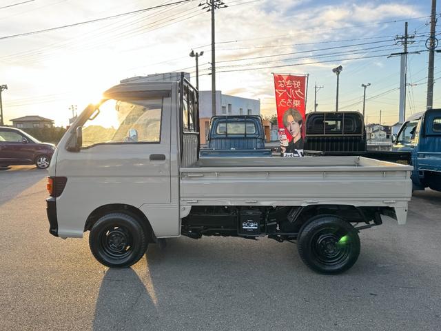 ハイゼットトラック 天晴 4WD HiLOW切替 5MT MACカスタム2トンカラー ベージュグレー バイザーミラー鉄チンブラック オリジナルエンブレム 車内抗菌オゾン除菌クリーニング(13枚目)