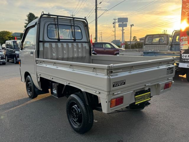 ハイゼットトラック 天晴 4WD HiLOW切替 5MT MACカスタム2トンカラー ベージュグレー バイザーミラー鉄チンブラック オリジナルエンブレム 車内抗菌オゾン除菌クリーニング(16枚目)