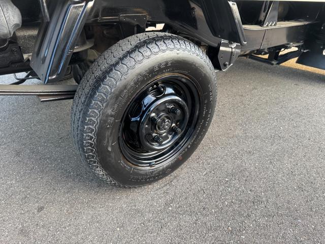 ハイゼットトラック 天晴 4WD HiLOW切替 5MT MACカスタム2トンカラー ベージュグレー バイザーミラー鉄チンブラック オリジナルエンブレム 車内抗菌オゾン除菌クリーニング(28枚目)