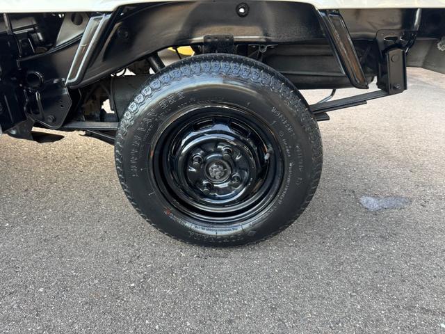 ハイゼットトラック 天晴 4WD HiLOW切替 5MT MACカスタム2トンカラー ベージュグレー バイザーミラー鉄チンブラック オリジナルエンブレム 車内抗菌オゾン除菌クリーニング(29枚目)