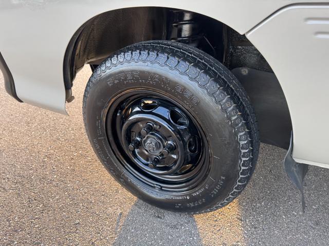 ハイゼットトラック 天晴 4WD HiLOW切替 5MT MACカスタム2トンカラー ベージュグレー バイザーミラー鉄チンブラック オリジナルエンブレム 車内抗菌オゾン除菌クリーニング(30枚目)