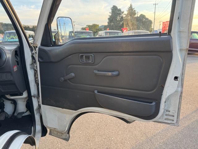 ハイゼットトラック 天晴 4WD HiLOW切替 5MT MACカスタム2トンカラー ベージュグレー バイザーミラー鉄チンブラック オリジナルエンブレム 車内抗菌オゾン除菌クリーニング(45枚目)