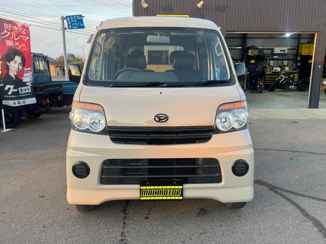 ハイゼットカーゴ デッキバン　４ＷＤ　オートマ　パワステ　ＭＡＣカスタム２トンカラー　アトレーフェイス加工　新品Ｈ／ＬポジションＬＥＤライト　ワンセグＮＡＶＩＢｌｕｅｔｏｏｔｈ　パーツラプター塗装　新シートカバー　バイザー　マット（3枚目）