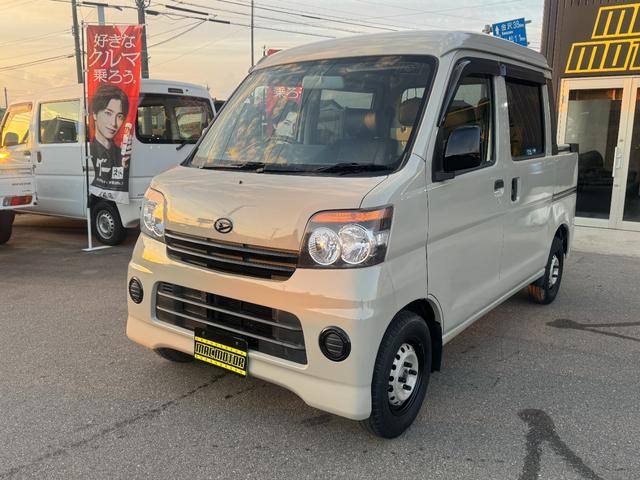 ハイゼットカーゴ デッキバン　４ＷＤ　オートマ　パワステ　ＭＡＣカスタム２トンカラー　アトレーフェイス加工　新品Ｈ／ＬポジションＬＥＤライト　ワンセグＮＡＶＩＢｌｕｅｔｏｏｔｈ　パーツラプター塗装　新シートカバー　バイザー　マット（4枚目）