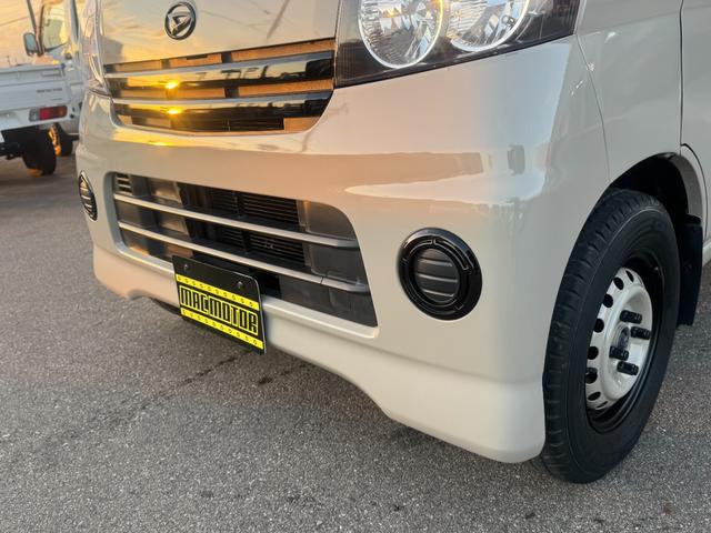 ハイゼットカーゴ デッキバン　４ＷＤ　オートマ　パワステ　ＭＡＣカスタム２トンカラー　アトレーフェイス加工　新品Ｈ／ＬポジションＬＥＤライト　ワンセグＮＡＶＩＢｌｕｅｔｏｏｔｈ　パーツラプター塗装　新シートカバー　バイザー　マット（5枚目）