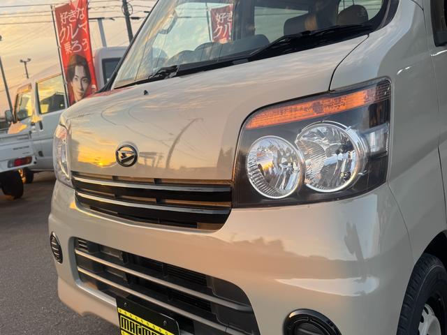 ハイゼットカーゴ デッキバン　４ＷＤ　オートマ　パワステ　ＭＡＣカスタム２トンカラー　アトレーフェイス加工　新品Ｈ／ＬポジションＬＥＤライト　ワンセグＮＡＶＩＢｌｕｅｔｏｏｔｈ　パーツラプター塗装　新シートカバー　バイザー　マット（6枚目）