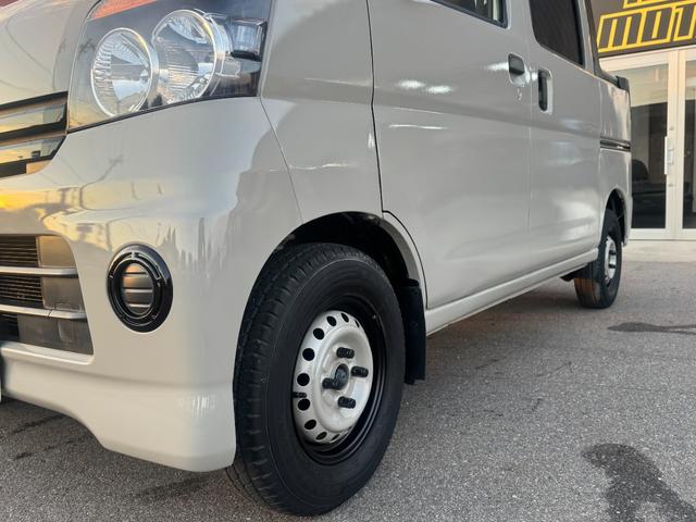 ハイゼットカーゴ デッキバン　４ＷＤ　オートマ　パワステ　ＭＡＣカスタム２トンカラー　アトレーフェイス加工　新品Ｈ／ＬポジションＬＥＤライト　ワンセグＮＡＶＩＢｌｕｅｔｏｏｔｈ　パーツラプター塗装　新シートカバー　バイザー　マット（14枚目）