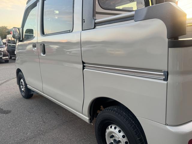 ハイゼットカーゴ デッキバン　４ＷＤ　オートマ　パワステ　ＭＡＣカスタム２トンカラー　アトレーフェイス加工　新品Ｈ／ＬポジションＬＥＤライト　ワンセグＮＡＶＩＢｌｕｅｔｏｏｔｈ　パーツラプター塗装　新シートカバー　バイザー　マット（18枚目）