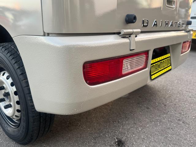 ハイゼットカーゴ デッキバン　４ＷＤ　オートマ　パワステ　ＭＡＣカスタム２トンカラー　アトレーフェイス加工　新品Ｈ／ＬポジションＬＥＤライト　ワンセグＮＡＶＩＢｌｕｅｔｏｏｔｈ　パーツラプター塗装　新シートカバー　バイザー　マット（20枚目）