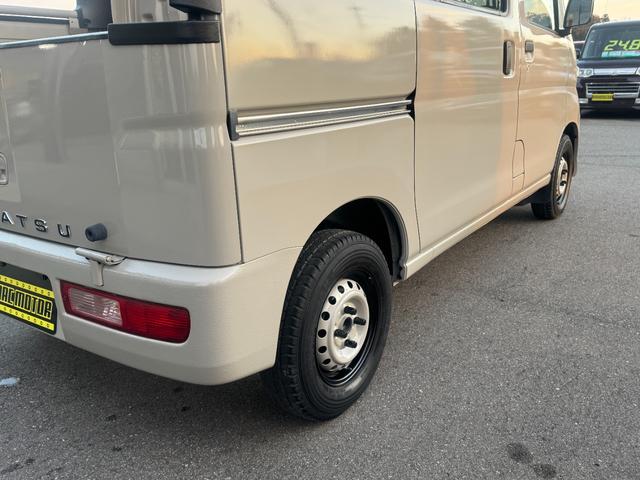 ハイゼットカーゴ デッキバン　４ＷＤ　オートマ　パワステ　ＭＡＣカスタム２トンカラー　アトレーフェイス加工　新品Ｈ／ＬポジションＬＥＤライト　ワンセグＮＡＶＩＢｌｕｅｔｏｏｔｈ　パーツラプター塗装　新シートカバー　バイザー　マット（29枚目）